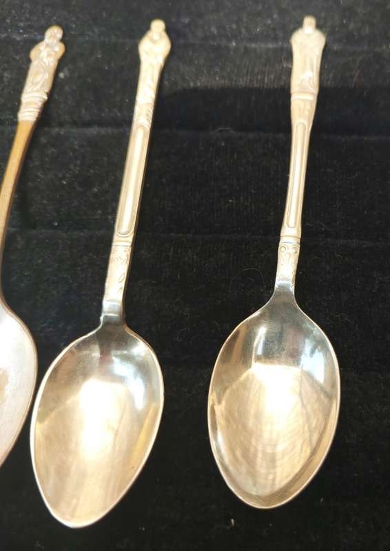 A VINTAGE  COLLECTION JOBLOT  ENGLISH CUTLERY