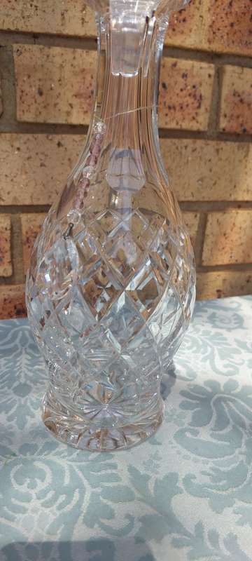A GENUINE CRYSTAL DECANTER IN MINT CONDITION