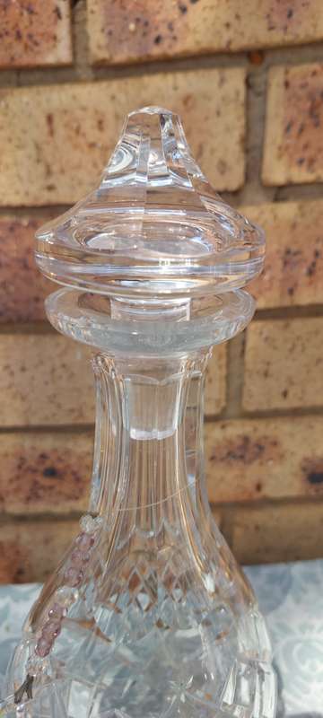 A GENUINE CRYSTAL DECANTER IN MINT CONDITION
