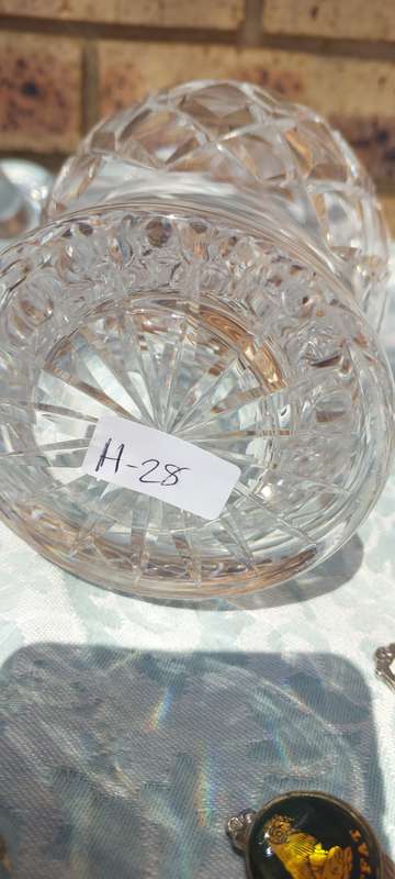 A GENUINE CRYSTAL DECANTER IN MINT CONDITION