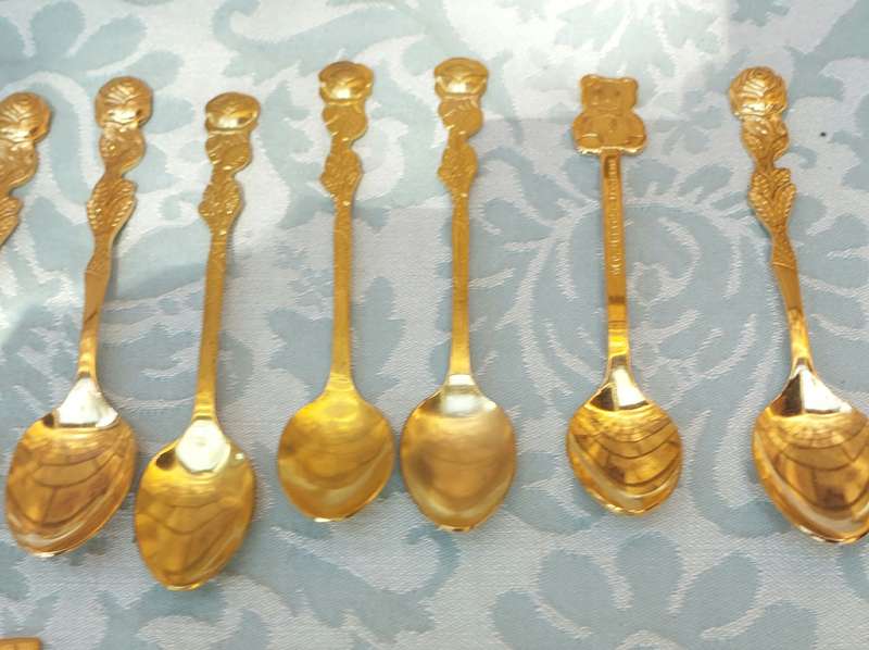AN ENTIRE COLLECTION OF EETRITE DESERT AND CAKE CUTLERY GOLDPLATED