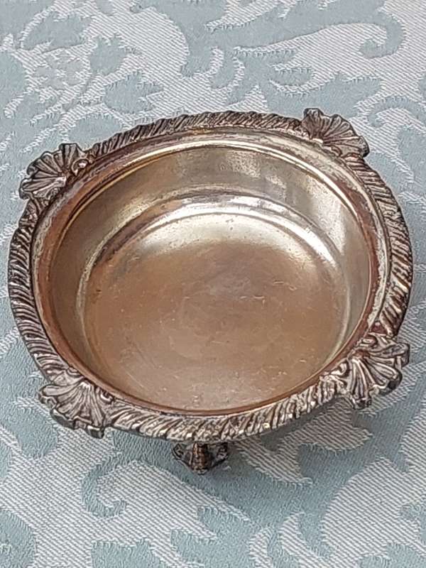 A SET OF ANTIQUE SERNCO SILVER PLATED EPNS CONDIMENT BOWLS