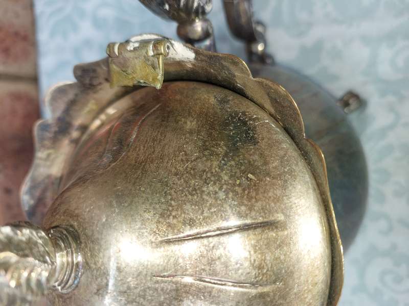 AN ORNATE VICTORIAN STYLE TEA AND MILK JUG SET VINERS INTERNATIONAL