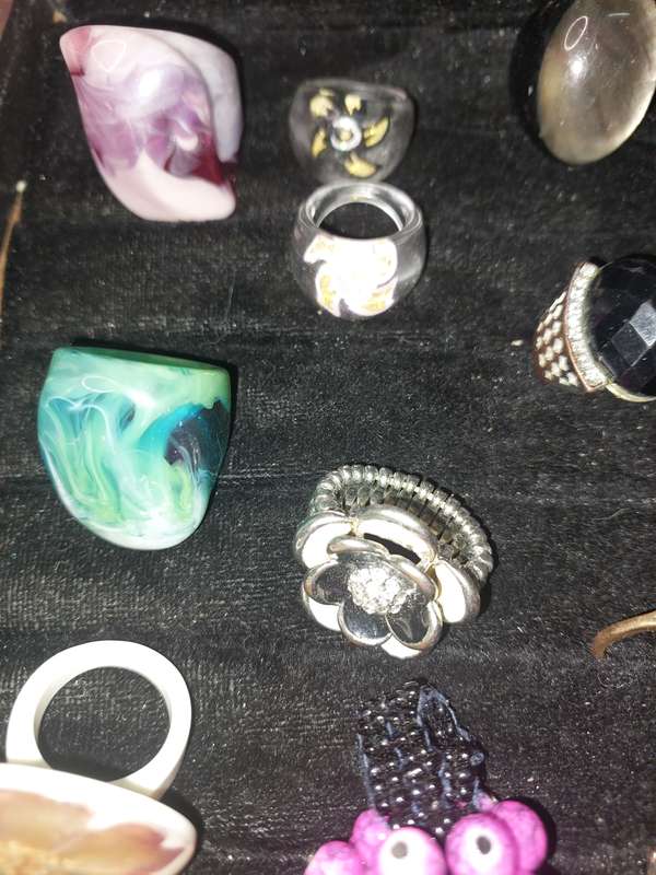 A BULK JOBLOT COLLECTION DRESS RINGS