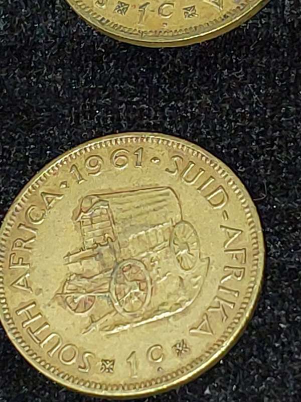 A COLLECTION OF 5 ANTIQUE  SOUTH AFRICAN BRASS 1 CENT COINS