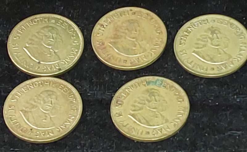 A COLLECTION OF 5 ANTIQUE  SOUTH AFRICAN BRASS 1 CENT COINS