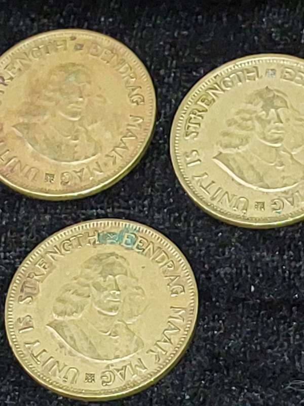 A COLLECTION OF 5 ANTIQUE  SOUTH AFRICAN BRASS 1 CENT COINS
