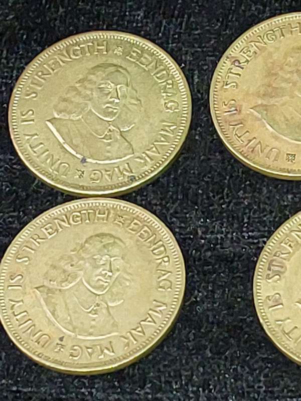 A COLLECTION OF 5 ANTIQUE  SOUTH AFRICAN BRASS 1 CENT COINS
