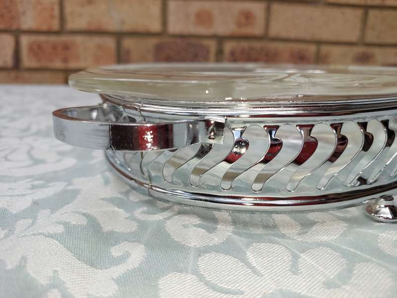A VINTAGE SILVERPLATE AND COMPARTMENTAL GLASS SERVING DISH