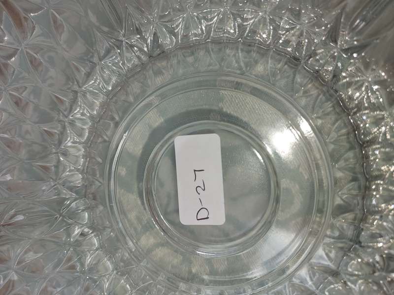 A HEAVY ROUND GLASS ART DECOR FRUIT BOWL SOLD