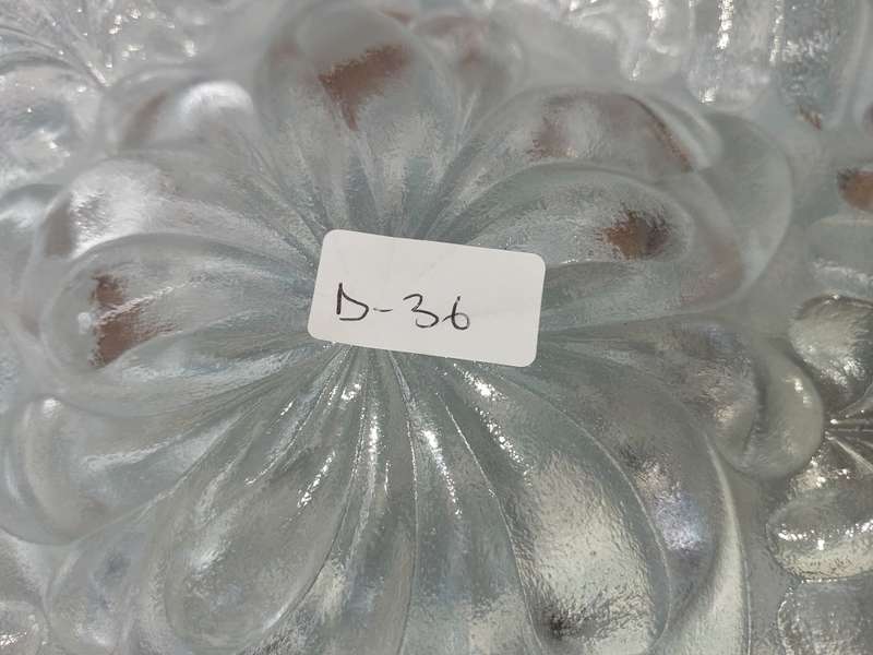 AN ART DECOR GLASS COMPARTMENTED HIBISCUS FLOWER SHAPE SERVING BOWL