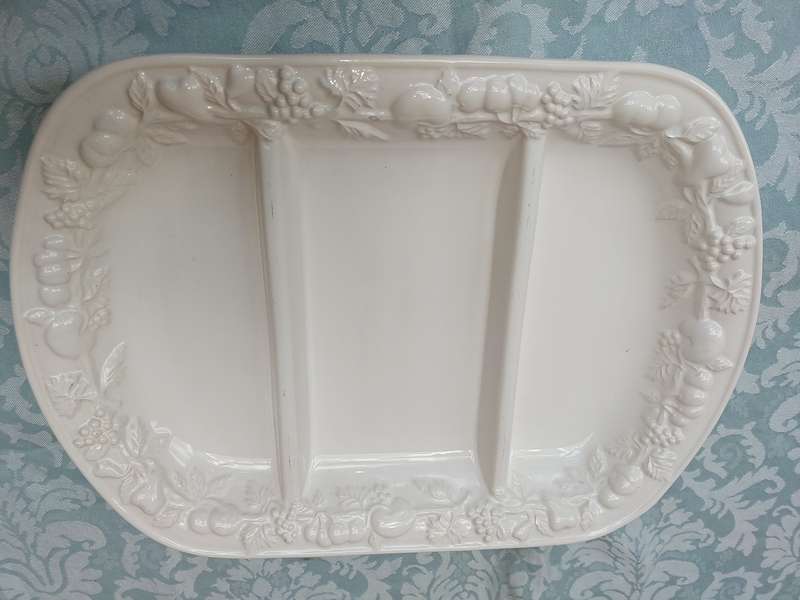 AN EXTRA LARGE WHITE CERAMIC COMPARTMENTED SERVING PLATTER