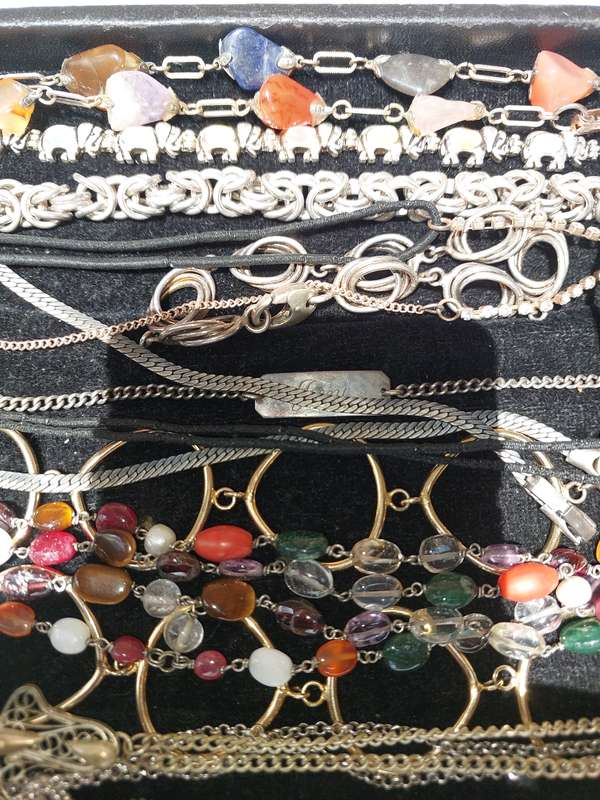 A COLLECTION OF VINTAGE COSTUME NECKLACES
