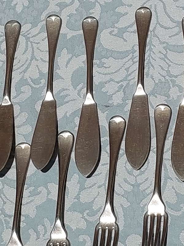 A SET OF 22 SILVER PLATED MADE IN ENGLAND FISH CUTLERY