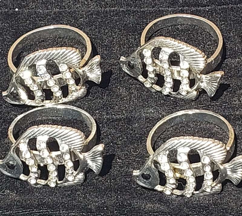 A SET OF 4 NAPKIN RINGS SOLD AS IS