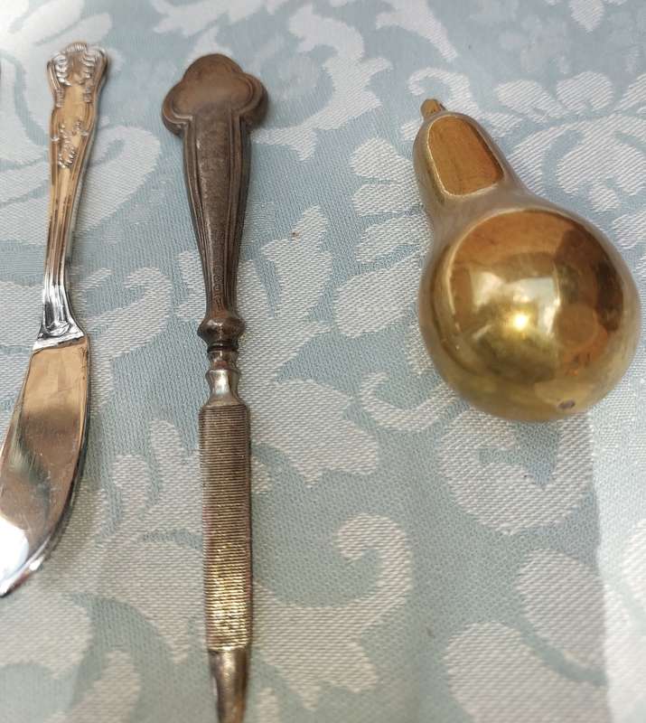 A COLLECTION OF VINTAGE CUTLERY