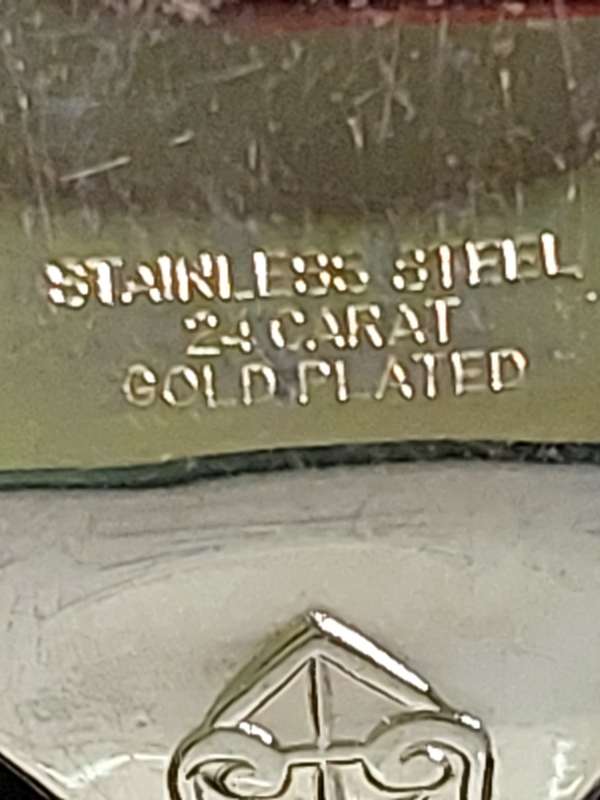A SET 0F 10 DESERT SPOONS AND FORKS STAINLESS STEEL 24CT GOLD PLATED