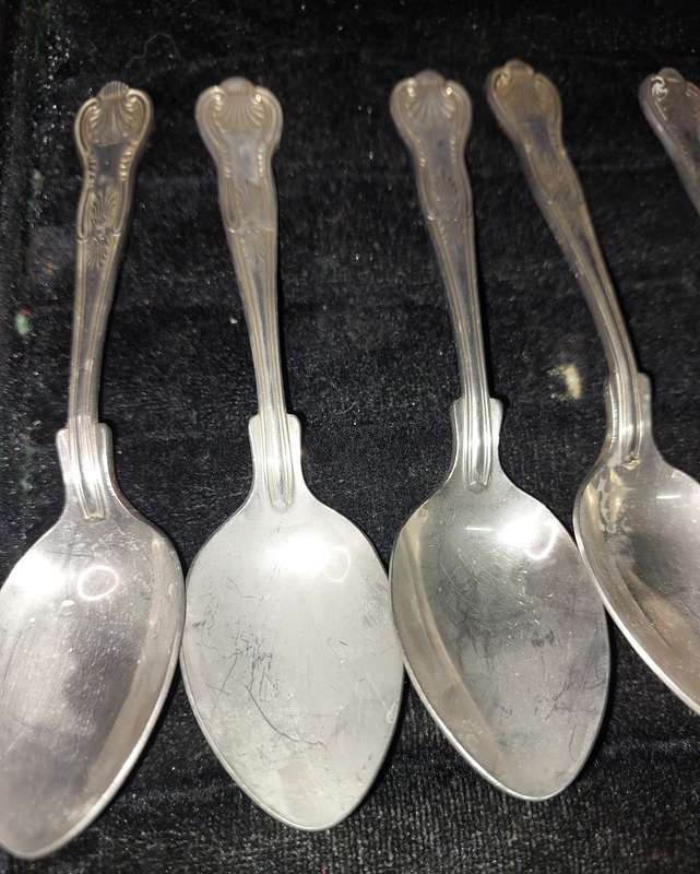 A SET OF 12 STAINLESS STEEL 24CT GOLD PLATE (WHITE ) DESERT FORKS AND SPOONS