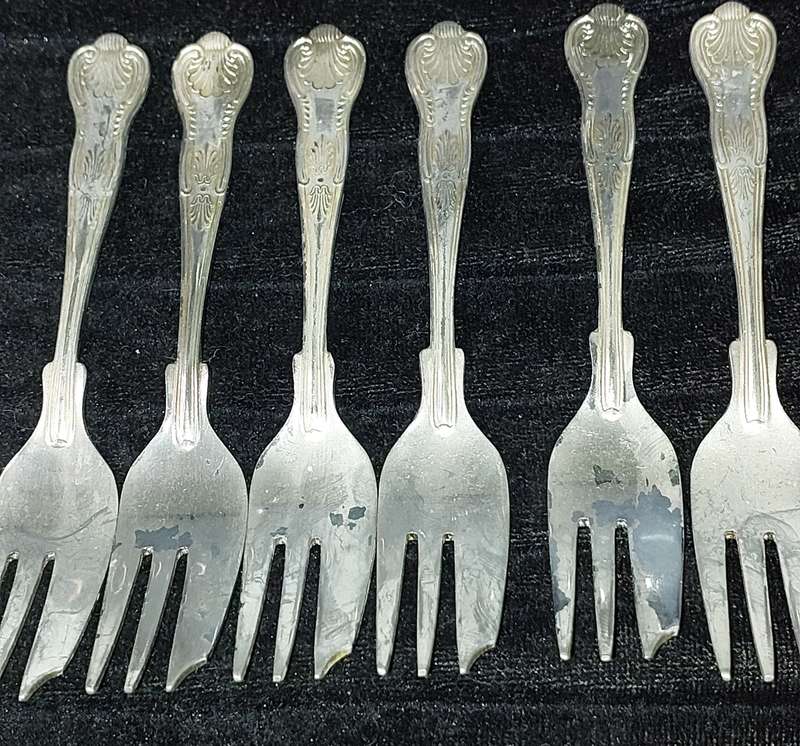 A SET OF 12 STAINLESS STEEL 24CT GOLD PLATE (WHITE ) DESERT FORKS AND SPOONS