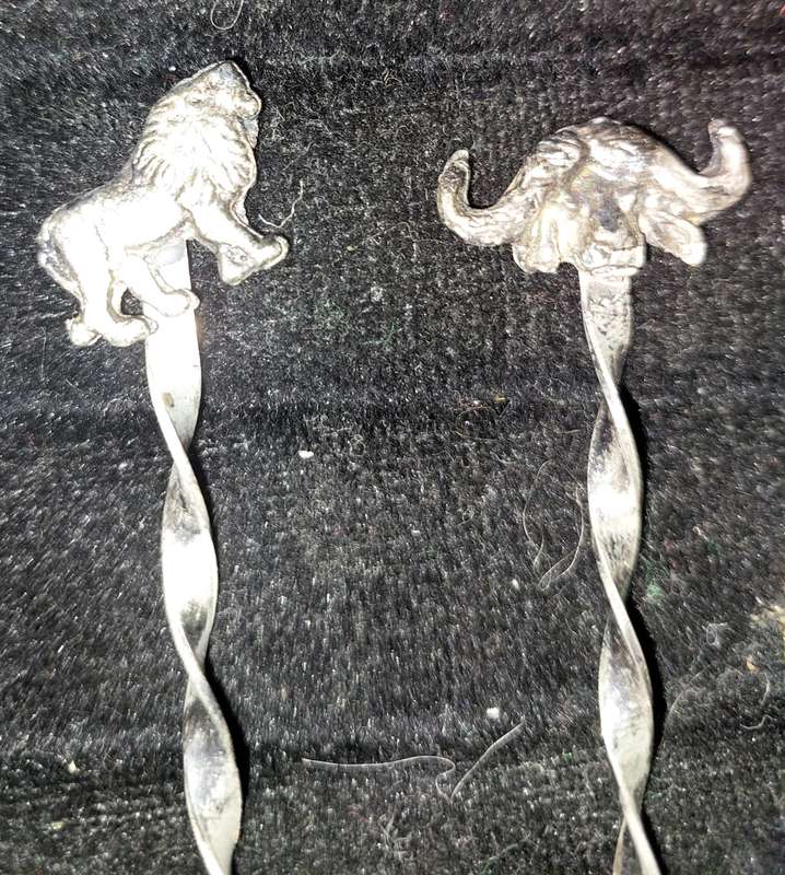 A VINTAGE SET OF BIG FIVE SOUTH AFRICAN HALF-CENT COIN SPOONS