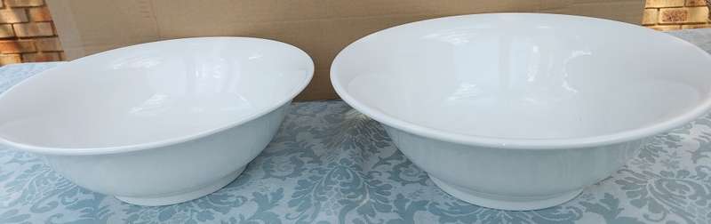 TWO BASIC WHITE BY MAXWELL & WILLIAMS SERVING BOWLS