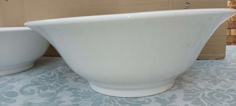 TWO BASIC WHITE BY MAXWELL & WILLIAMS SERVING BOWLS