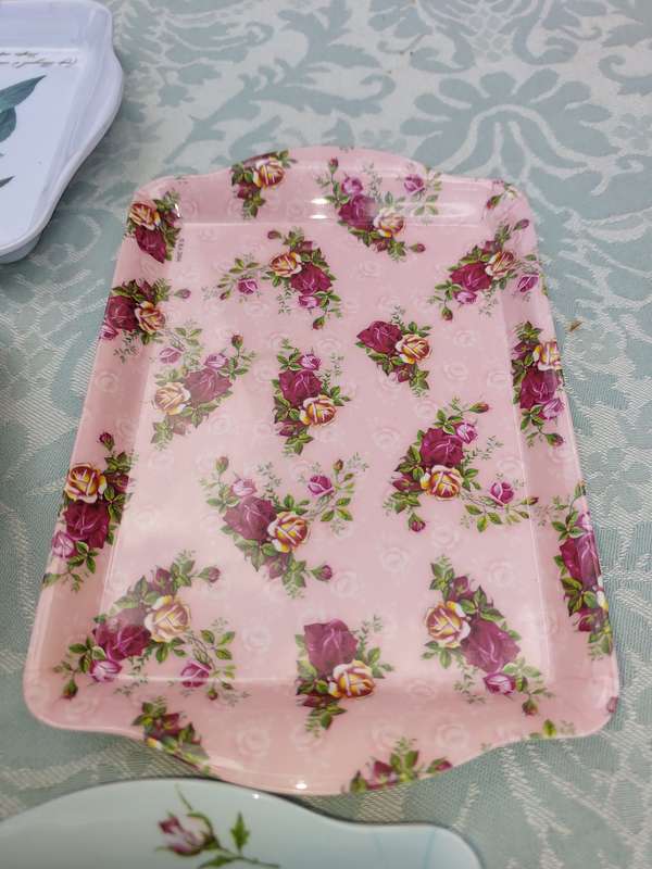 A JOBLOT FINGER TRAYS PLASTIC SOLD AS IS