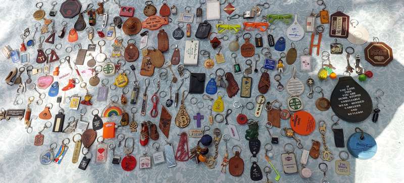 AN ENTIRE VINTAGE AND ANTIQUE COLLECTION OF KEY RINGS