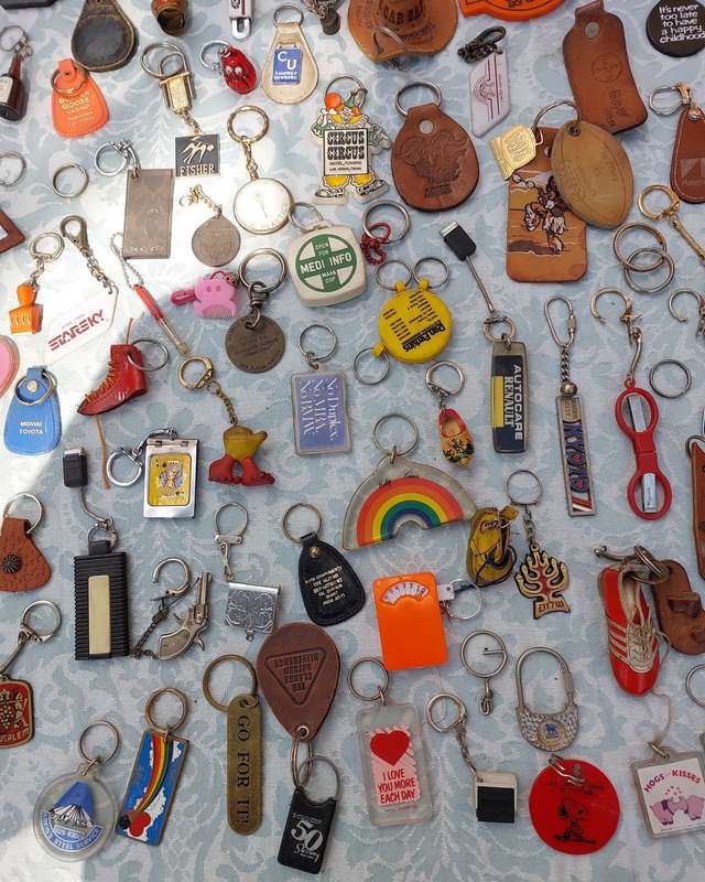 AN ENTIRE VINTAGE AND ANTIQUE COLLECTION OF KEY RINGS