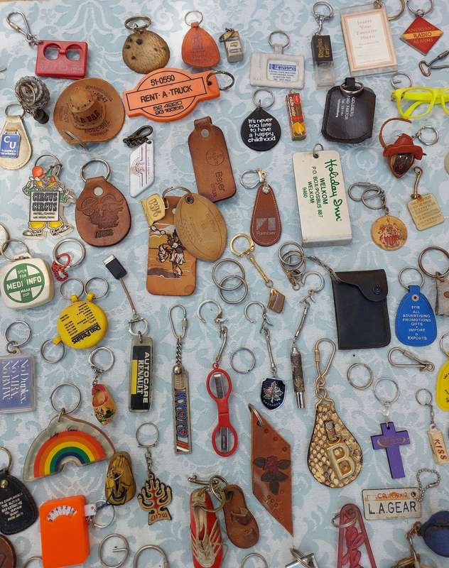 AN ENTIRE VINTAGE AND ANTIQUE COLLECTION OF KEY RINGS