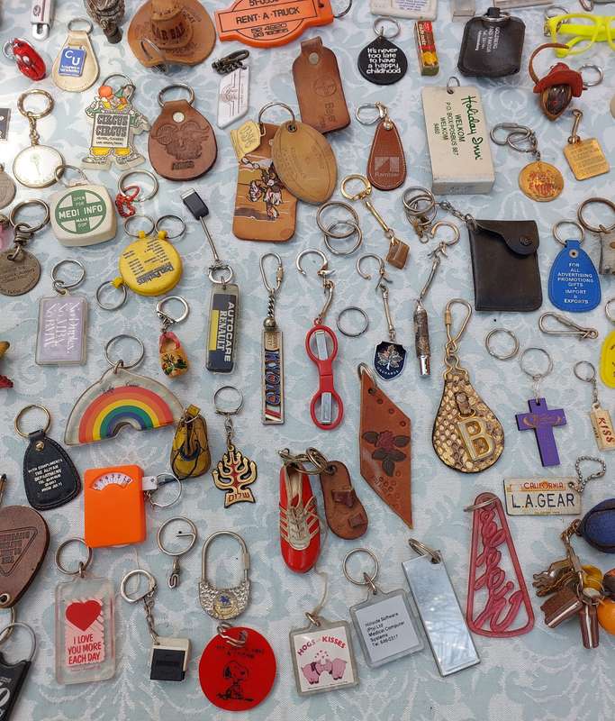 AN ENTIRE VINTAGE AND ANTIQUE COLLECTION OF KEY RINGS