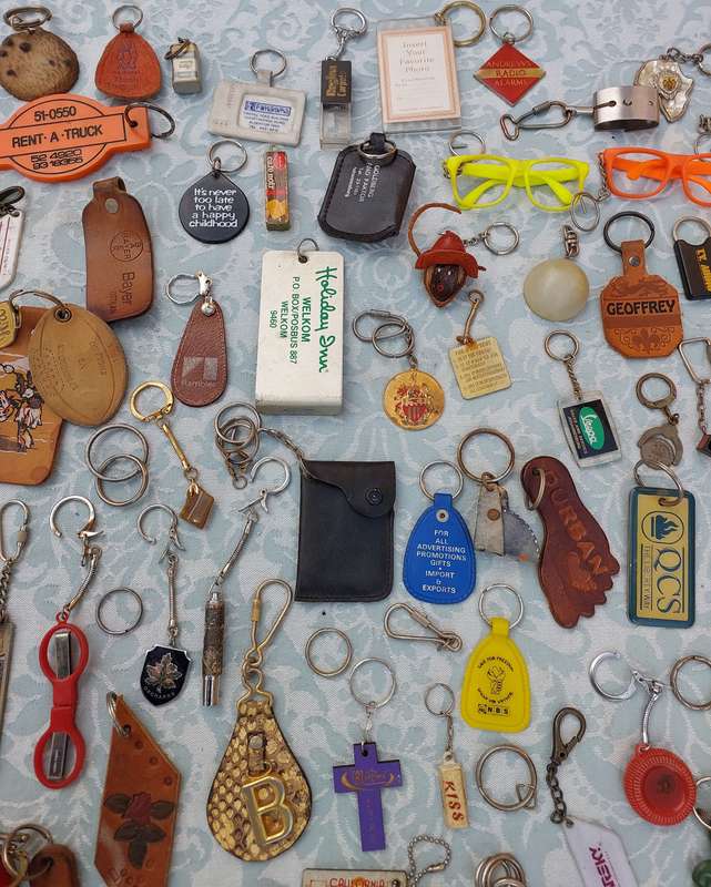 AN ENTIRE VINTAGE AND ANTIQUE COLLECTION OF KEY RINGS
