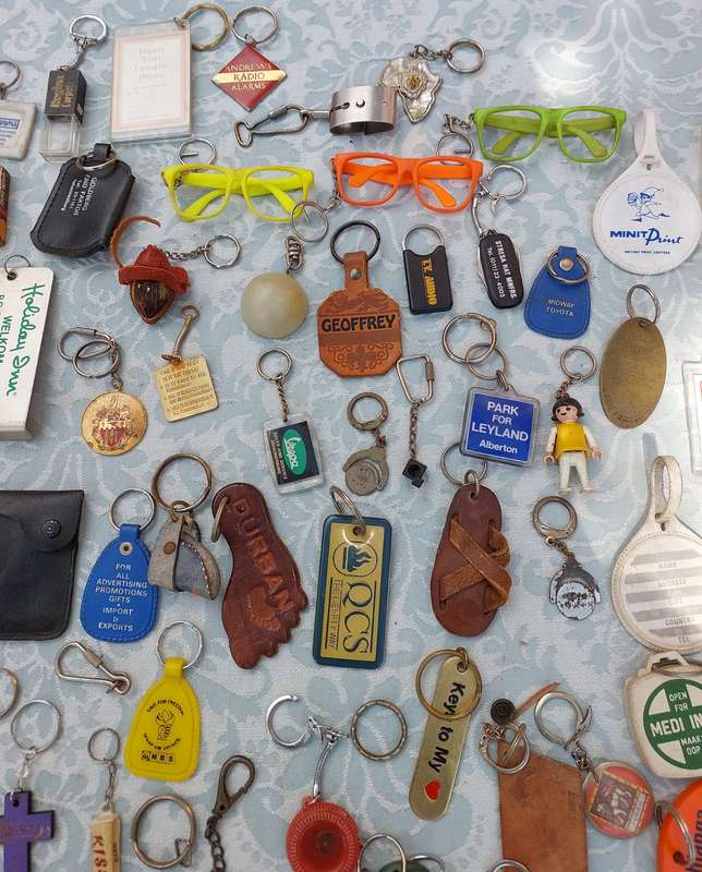 AN ENTIRE VINTAGE AND ANTIQUE COLLECTION OF KEY RINGS