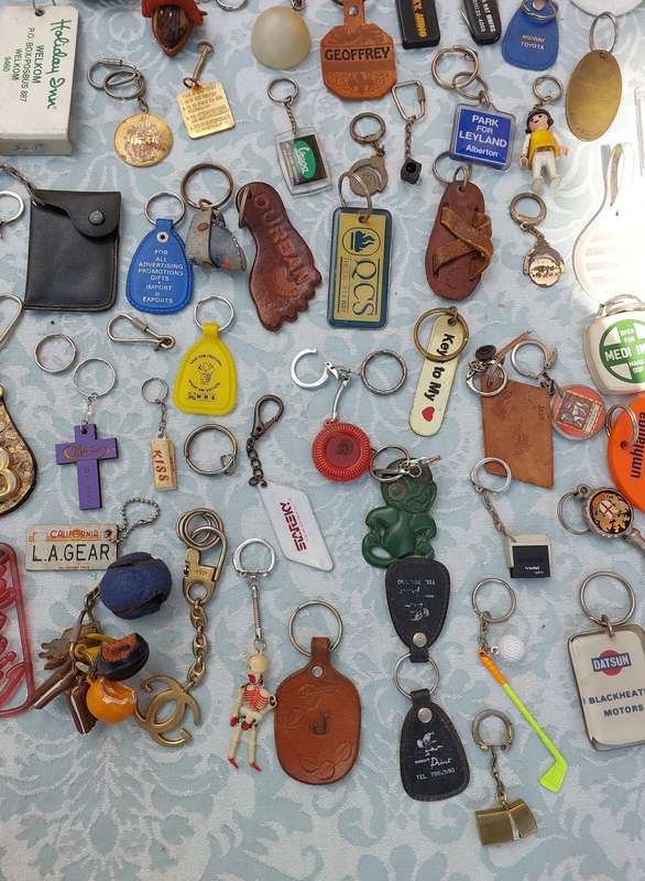 AN ENTIRE VINTAGE AND ANTIQUE COLLECTION OF KEY RINGS