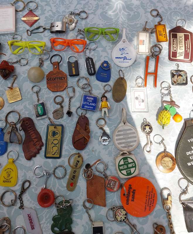 AN ENTIRE VINTAGE AND ANTIQUE COLLECTION OF KEY RINGS