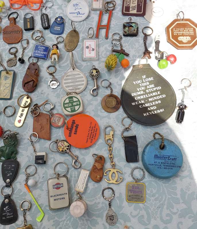 AN ENTIRE VINTAGE AND ANTIQUE COLLECTION OF KEY RINGS
