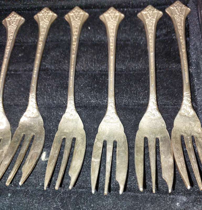 A COLLECTION OF 20 DESERT FORKS AND SPOONS
