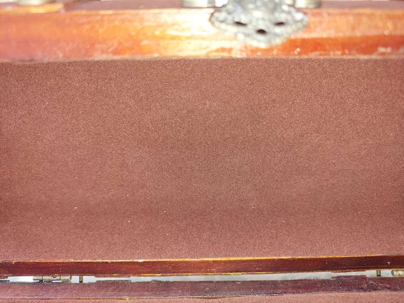 A VINTAGE CHEST STYLE WOODEN JEWELRY BOX
