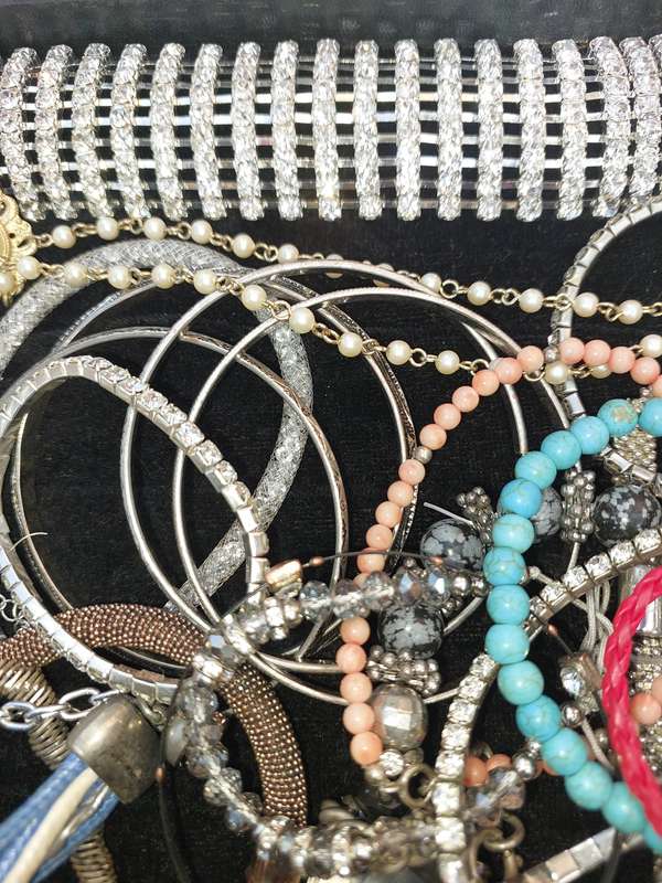 A VINTAGE JOBLOT COSTUME BRACELETS AND BANGLES