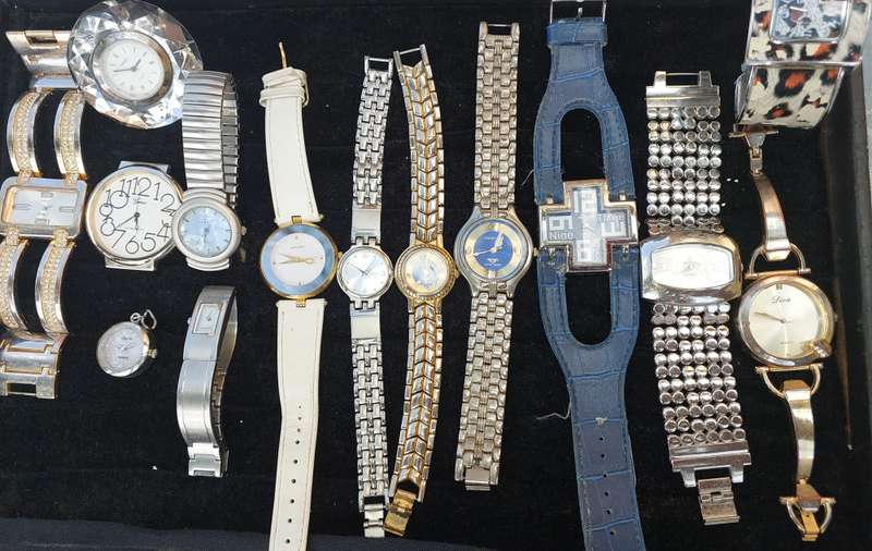 A VINTAGE COLLECTION DRESS WATCHES