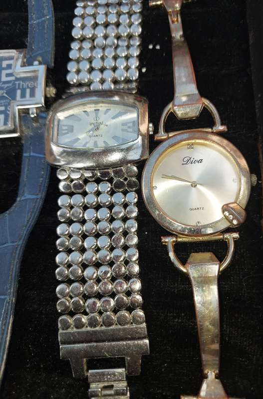 A VINTAGE COLLECTION DRESS WATCHES