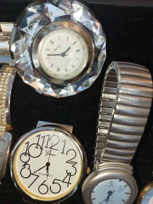 A VINTAGE COLLECTION DRESS WATCHES
