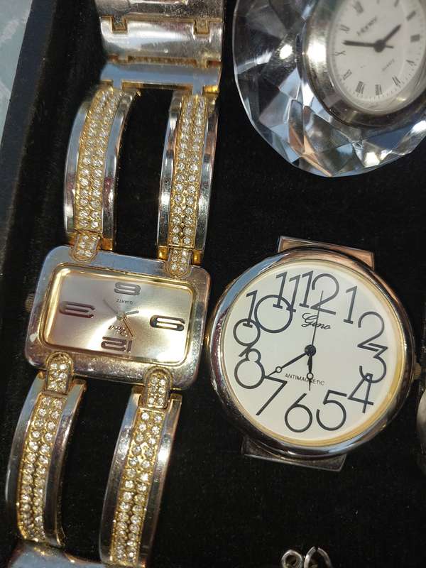 A VINTAGE COLLECTION DRESS WATCHES