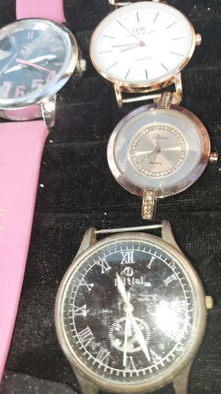 Dress fashion watches with new bands included