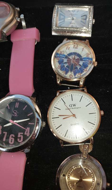 Dress fashion watches with new bands included