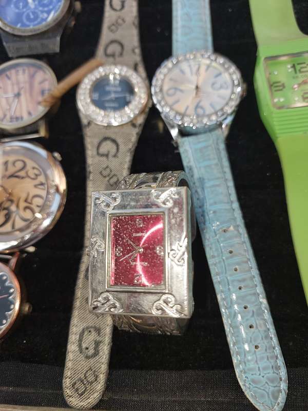 Dress fashion watches with new bands included