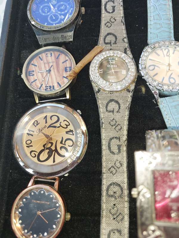 Dress fashion watches with new bands included