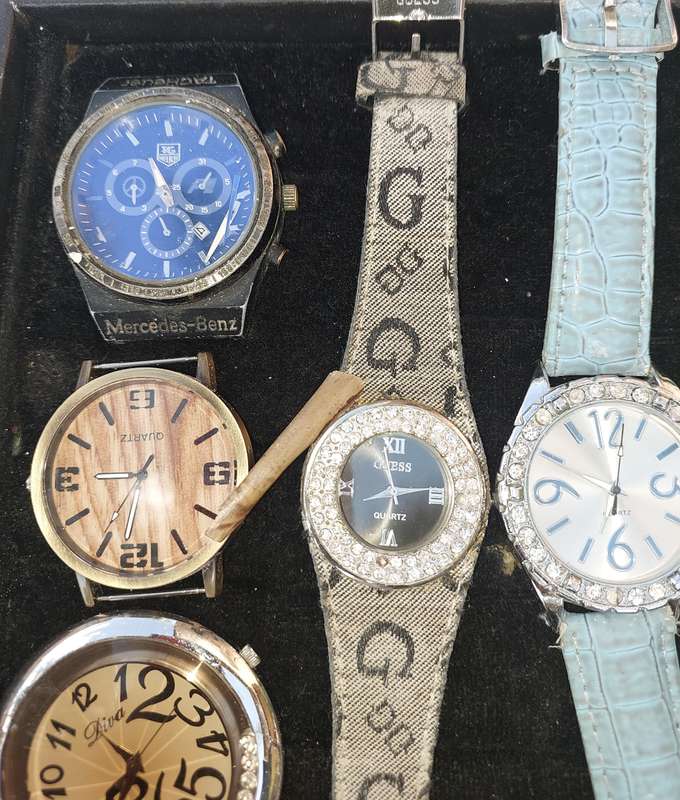 Dress fashion watches with new bands included