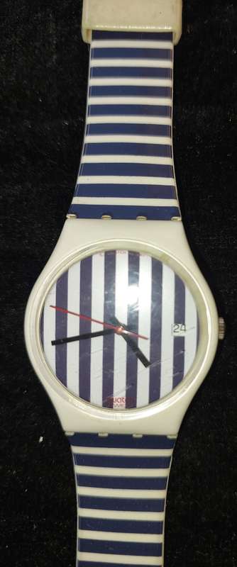 TWO VINTAGE SWATCH WATCHES