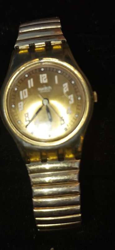 TWO VINTAGE SWATCH WATCHES